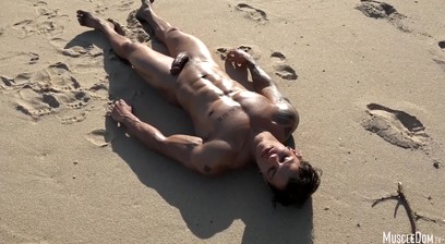 Sexy Muscle Worship on the Beach