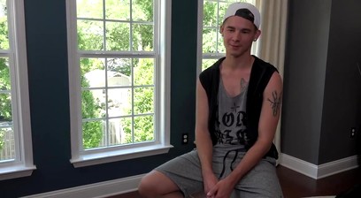 Getting to Know: Dorian Kross a 24 Year old Straight Boy