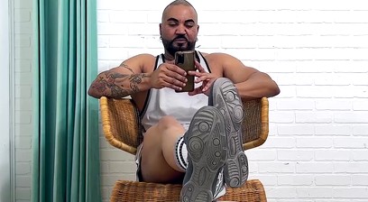 Muscular handsome black dude Kobe shows off feet and toes